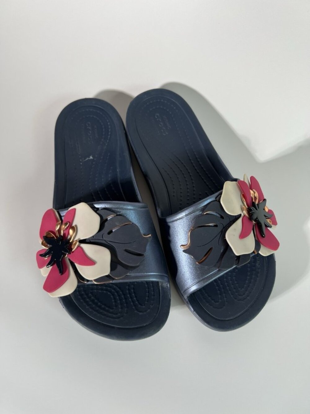 Crocs Classic Clogs Rare Botanical Floral Design Navy Women’s Size 6